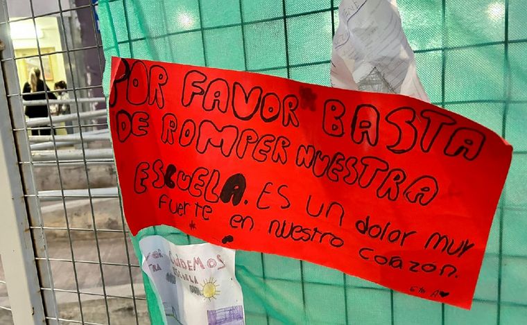 FOTO: Quinto robo en un mes en una escuela de Córdoba. (Foto: Lucía González/Cadena 3)