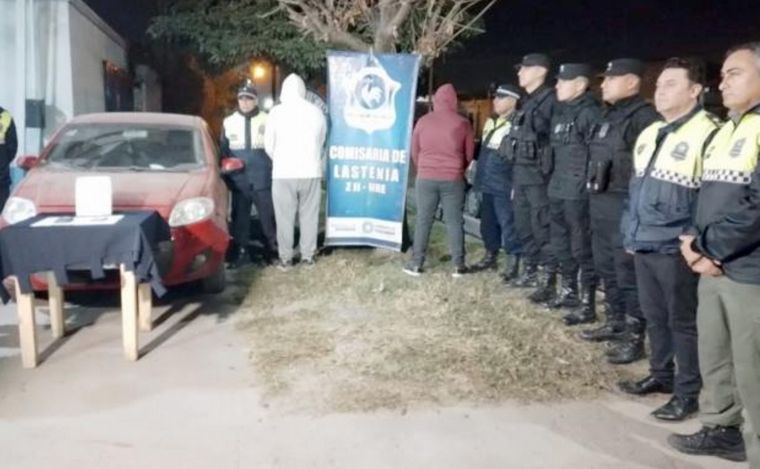 FOTO: Desarticularon una banda que robaba computadoras en escuelas de Tucumán.