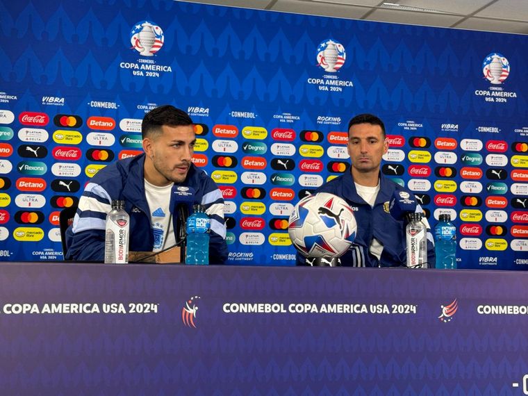 FOTO: Leandro Paredes y Lionel Scaloni