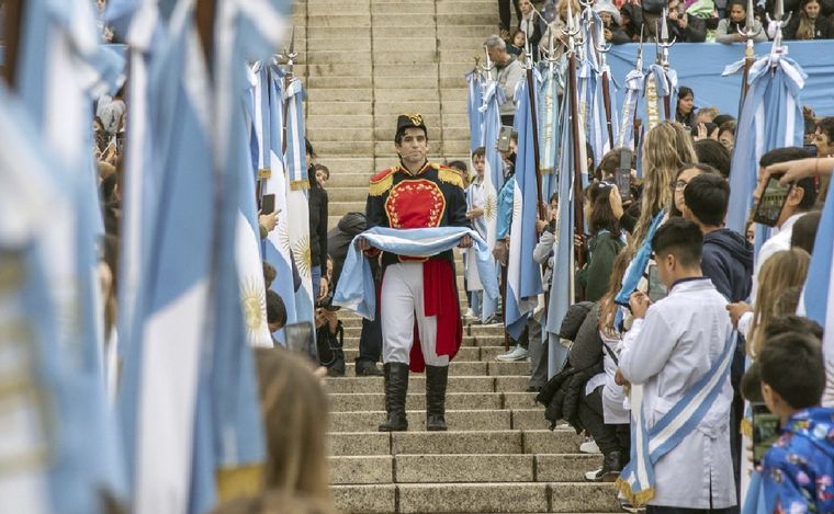 FOTO: 25.000 niños participaron de la Promesa de Lealtad a la Bandera. (Municipalidad)