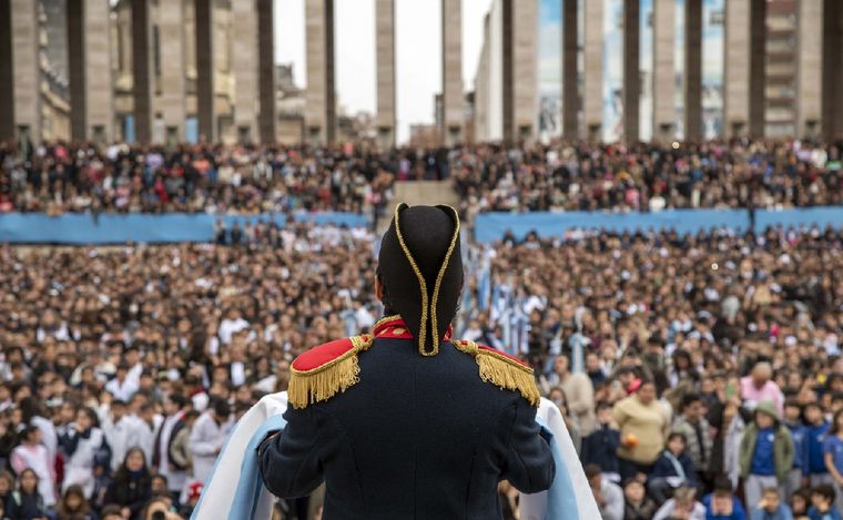 FOTO: 25.000 niños participaron de la Promesa de Lealtad a la Bandera. (Municipalidad)