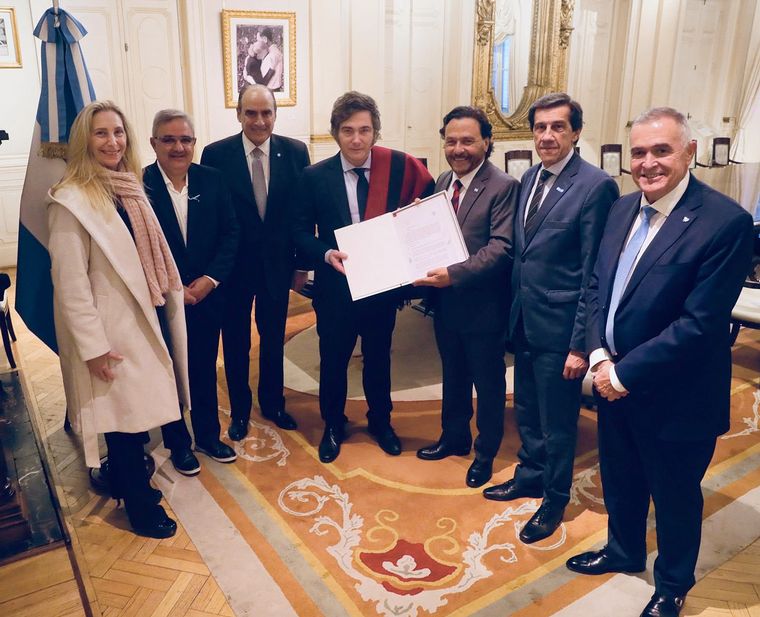 FOTO: Milei recibió a cuatro gobernadores del norte tras el anunció del Pacto de Mayo