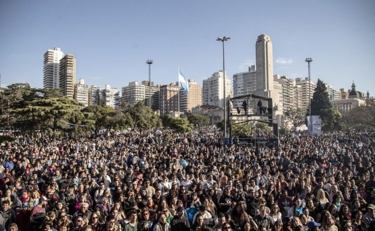 FOTO: Una multitud en los festejos por el Día de la Bandera.