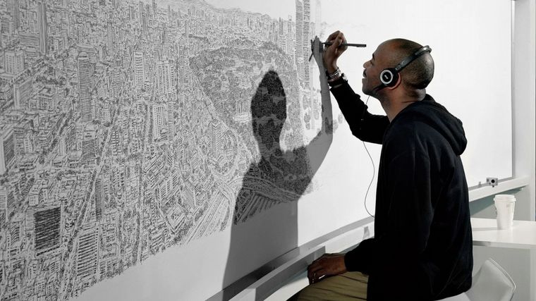 FOTO: Stephen Wiltshire puede dibujar una ciudad entera de memoria