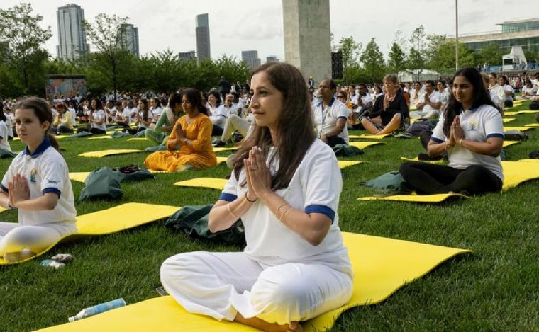 FOTO: El Día Internacional del Yoga se celebra el 21 de junio. (Foto: ONU/Mark Garten)