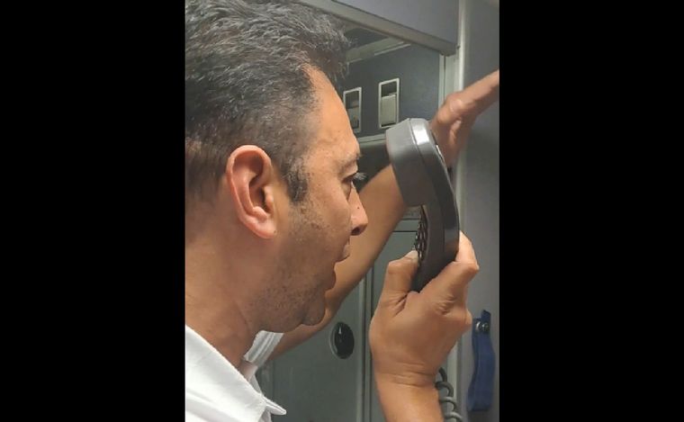 FOTO: Monti cautivó la atención en un vuelo a Nueva Jersey. (Foto: captura)