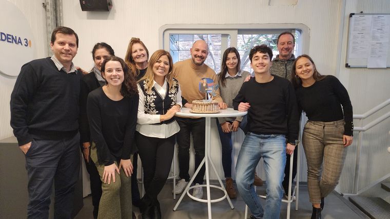 FOTO: Geo Monteagudo cumplió años y lo celebró con el equipo de Viva la Radio.