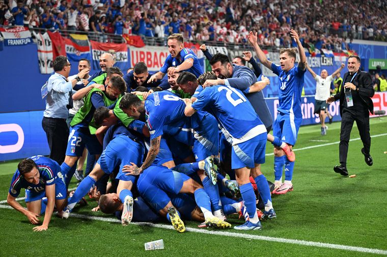 FOTO: Italia avanzó a octavos de final de la Eurocopa. 