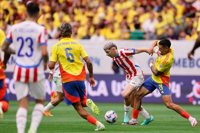 FOTO: Gano Colombia solo por uno, debió golear