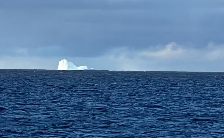 FOTO: Alerta por un iceberg gigante en Ushuaia. (Foto: Prefectura)