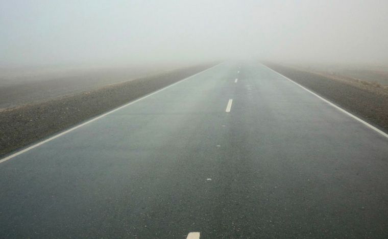 FOTO: La niebla afecta a la visibilidad en rutas y autopistas.