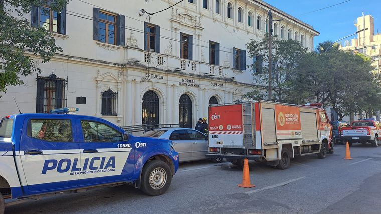 FOTO: Cinco estudiantes se descompensaron en Córdoba por un presunto escape de gas.