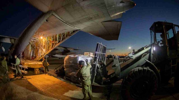 FOTO: Gobierno envió aviones hércules con alimentos y asistencia a Santa Cruz y Chubut
