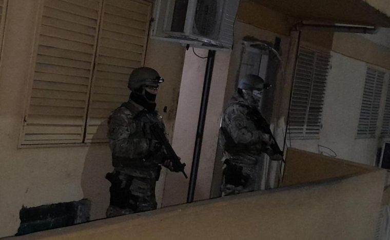 FOTO: Allanamientos y cinco detenidos por Policía de Santa Fe en el oeste de Rosario.
