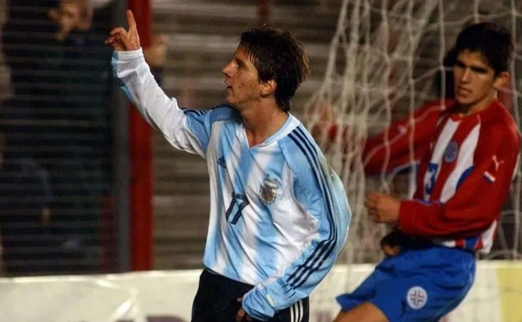 FOTO: Messi debutó con la selección ante Paraguay en un amistoso. (Foto:A24)
