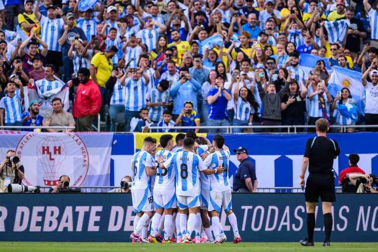 FOTO: Argentina ya piensa en cuartos de final. (Foto: archivo/NA)