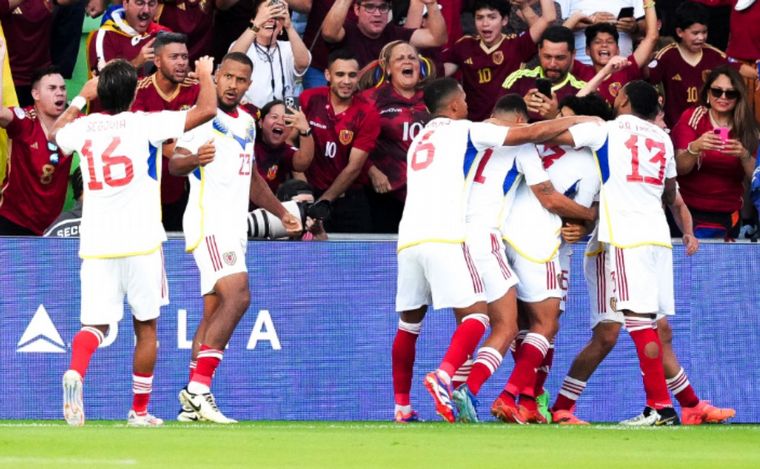 FOTO: Venezuela goleó a Jamaica y terminó con puntaje ideal en el Grupo B. 