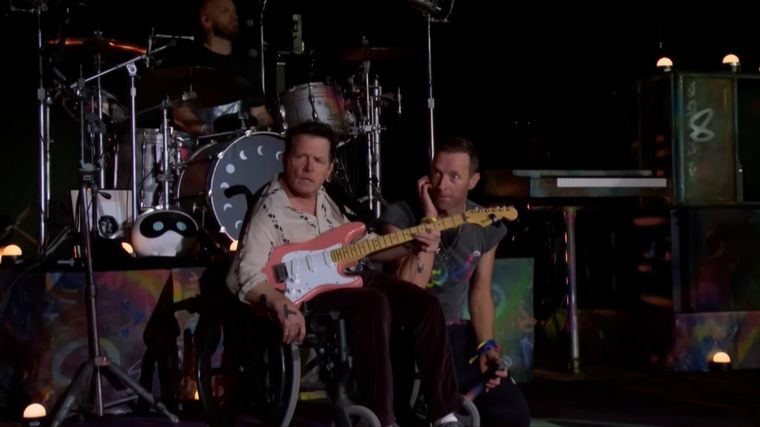 FOTO: Michael J. Fox tocó junto a Coldplay