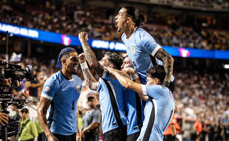 FOTO: Uruguay ganó con gol de Mathías Olivera.
