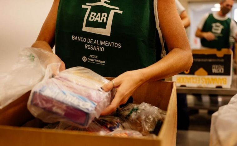 FOTO: Asistencia del Banco de Alimentos de Rosario (BAR).