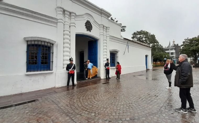 FOTO: Preparan la Casa Histórica de Tucumán para la firma del Acta de Mayo (Foto: LV12).