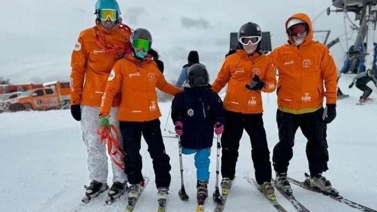 FOTO: Esquí adaptado en El Bolsón: una aventura para disfrutar de la montaña
