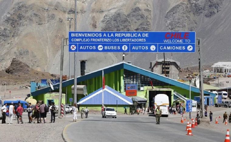FOTO: Muchos turistas argentinos eligen la vía terrestre para ingresar a Chile. (Foto: NA)