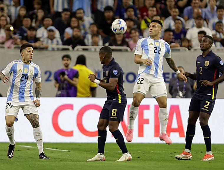 FOTO: Argentina juega en cuartos de final frente a Ecuador