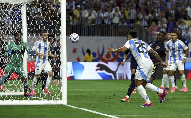 FOTO: Lisandro Martínez hizo el 1 a 0 de Argentina ante Ecuador (Foto: Noticias Argentinas)