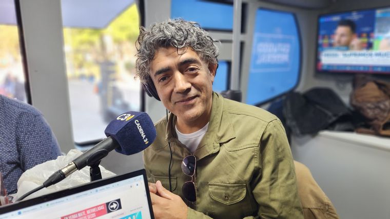 FOTO: Viva la Radio transmite desde la Plaza San Martín por el cumpleaños de Córdoba.
