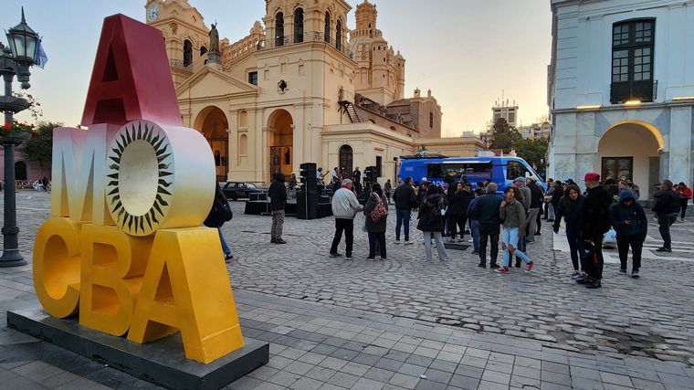 FOTO: Viva la Radio celebra desde la Plaza San Martín. 