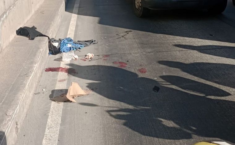 FOTO: Supuesto ladrón saltó al túnel de Plaza España y lo atropelló un colectivo