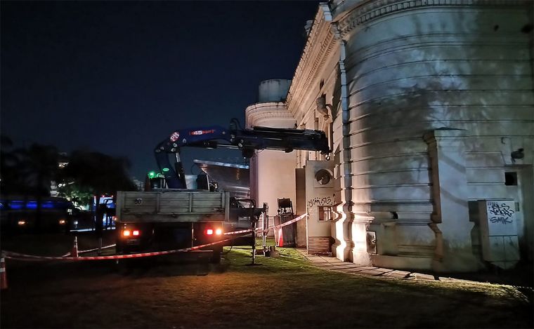 FOTO: Sin luz desde el mediodía en la Terminal de Rosario: hay servicios afectados.