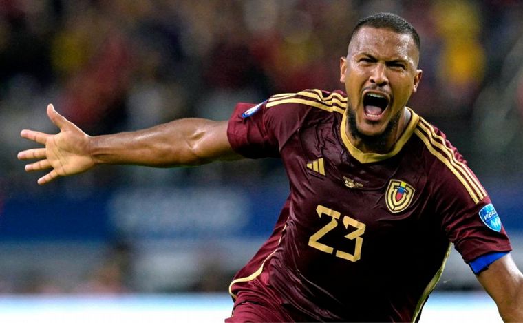 FOTO: Salomón Rondón anotó un golazo. (Foto:@CopaAmerica)