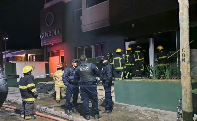 FOTO: Susto por un incendio en una clínica de Carlos Paz. (Foto: El Diario de Carlos Paz)