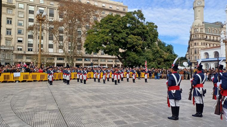 FOTO: Cambio de guardia en Plaza de Mayo. 