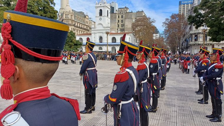 FOTO: Cambio de guardia en Plaza de Mayo. 