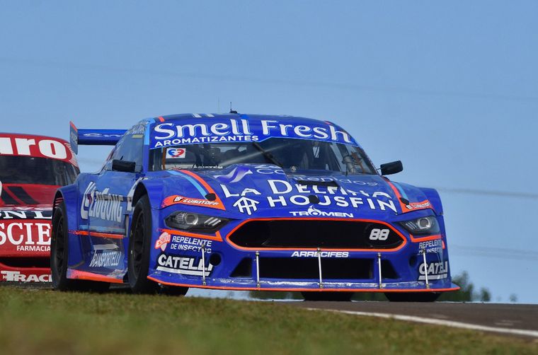 FOTO: Trosset arrancó al frente con su Ford Mustang en Misiones