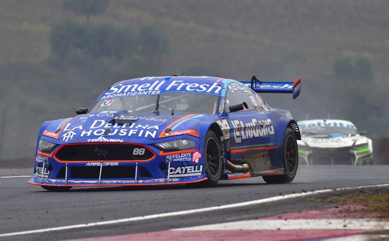 FOTO: Nico Trosset y su Mustang ganaron la serie mas rapida en Misiones.