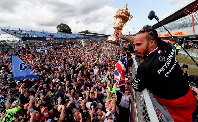 FOTO: Hamilton volvió a la victoria en su país