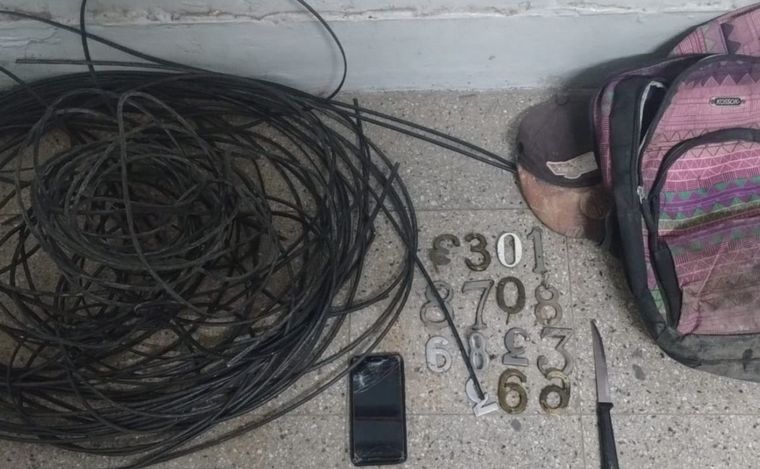 FOTO: Parte de los cables secuestrados por la Policía de Santa Fe. 