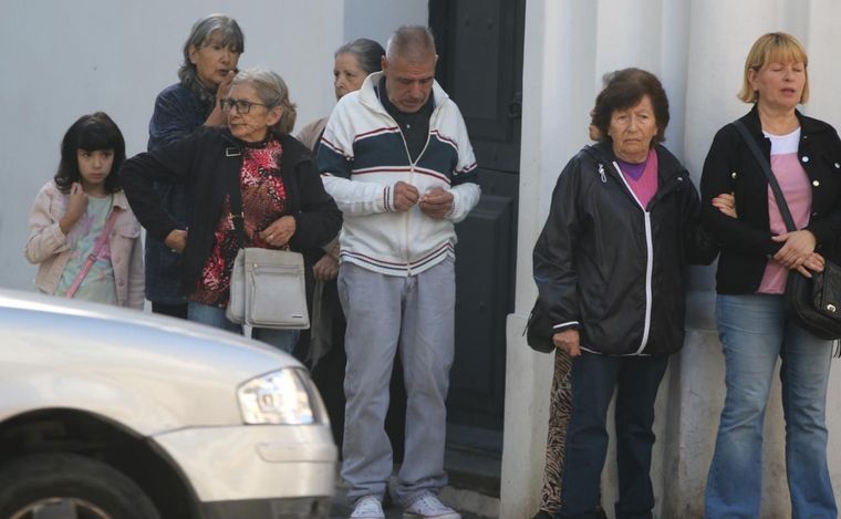 FOTO: Expectativa por el anuncio del gobierno de pagar sentencias firmes a jubilados