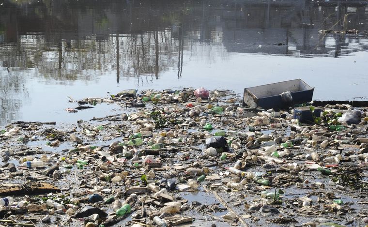 FOTO: El máximo tribunal del país dejará de controlar el curso de agua del Riachuelo. 