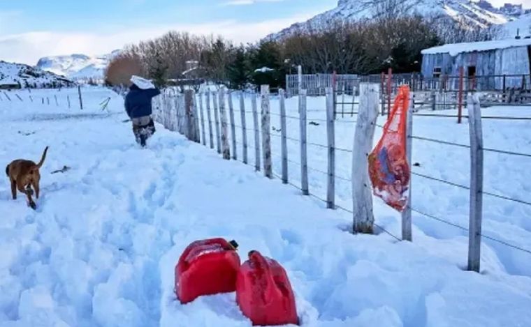 FOTO: Evacúan sectores de Santa Cruz por las intensas nevadas. (Foto: LM Neuquén)