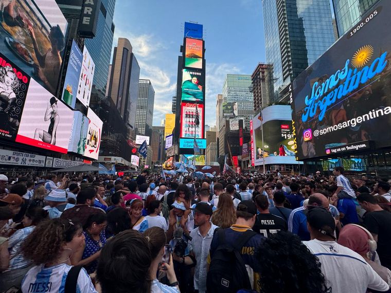 FOTO: Banderazo argentino en Times Square. 