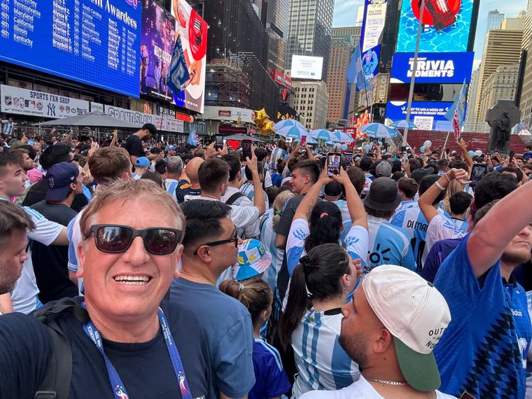 FOTO: Banderazo argentino en Times Square. 