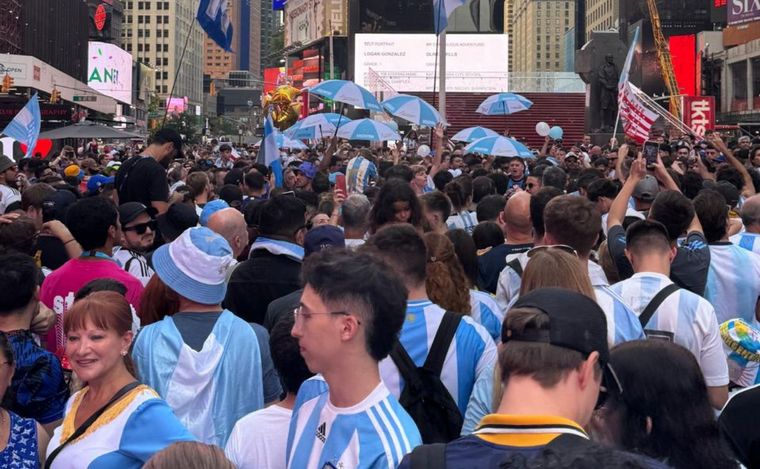 FOTO: Banderazo argentino en Times Square. 