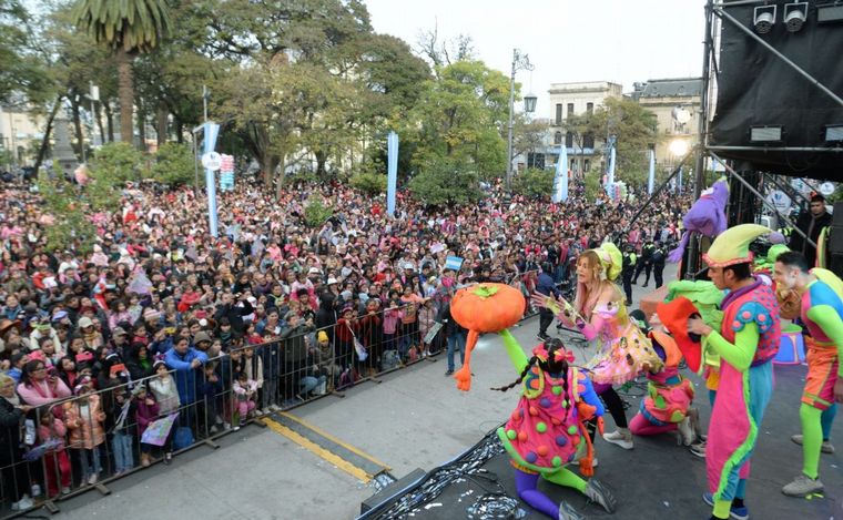 FOTO: Una multitud en la celebración de la independencia. (Foto:Gobierno de Tucumán)