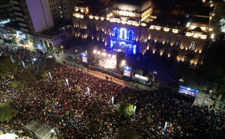 FOTO: Una multitud en la celebración de la independencia. (Foto:Gobierno de Tucumán)