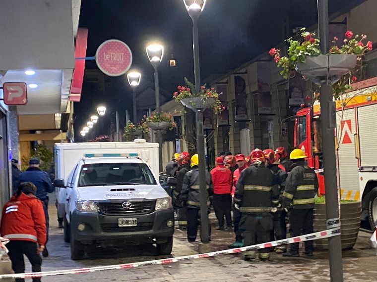 FOTO: Conmoción en Córdoba: cuatro muertos tras incendio en un edificio céntrico